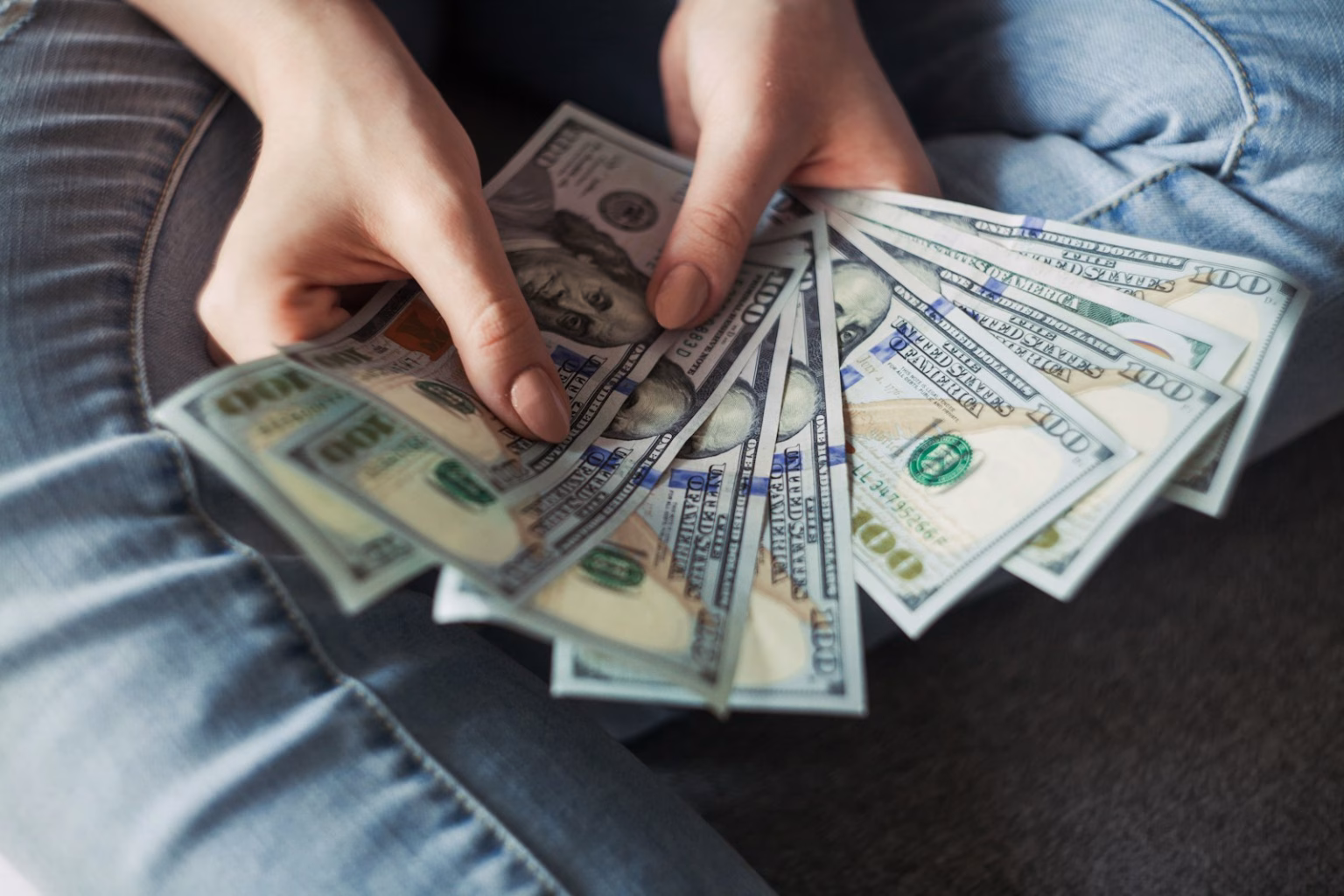 Mesa de inversión y análisis financiero como imagen temática de venture capital