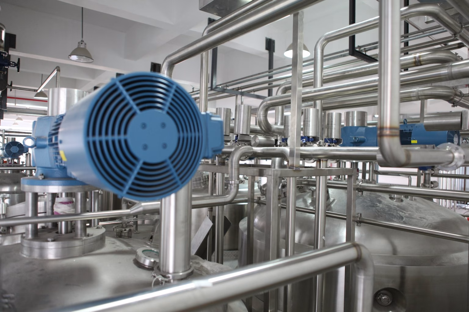 Instalación industrial vinculada a química sostenible y producción avanzada.