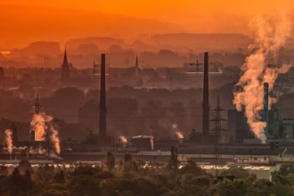 Paisaje industrial como imagen temática sobre economía circular y transición productiva