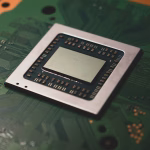 Chip de ordenador sobre una placa para ilustrar semiconductores de redes de IA