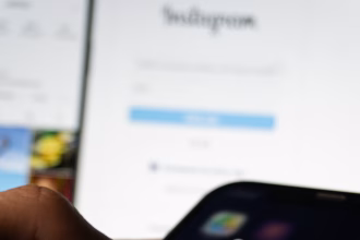 Aplicaciones de redes sociales en un teléfono móvil