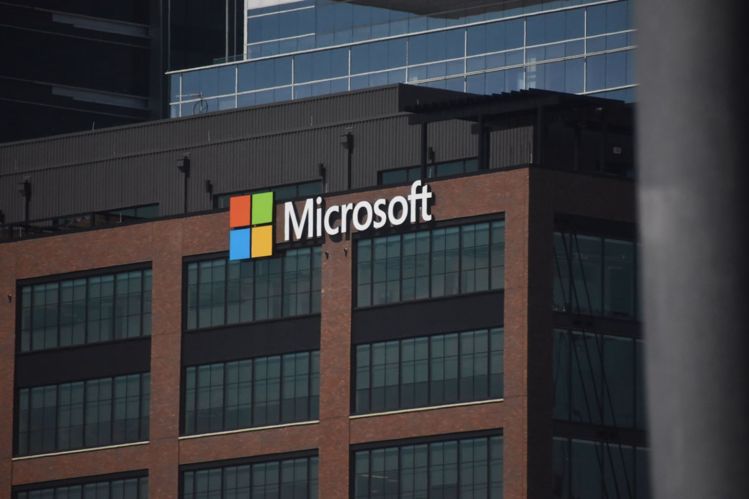 Edificio con el logotipo de Microsoft