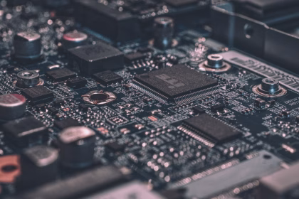 Circuitos electrónicos como metáfora de modelos de inteligencia artificial generativa