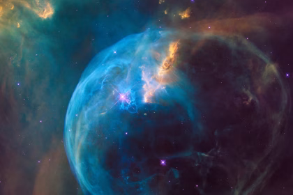 Nebulosa en el espacio como referencia a observatorios y misiones orbitales