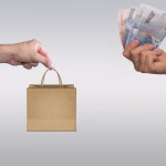 Representación de pago y compra online entre dos pantallas