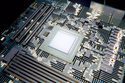 Microchip iluminado sobre una placa de circuito electrónico