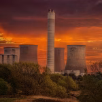 Torres de refrigeración de una central energética, relacionadas con nueva energía para centros de datos de IA