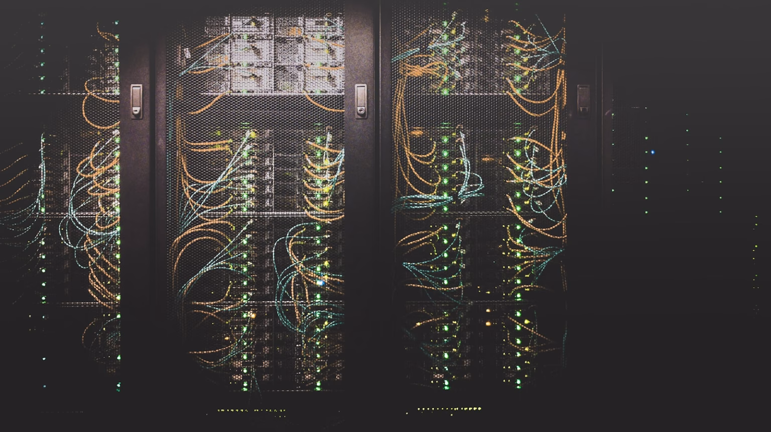 Servidores en un centro de datos, imagen asociada a aplicaciones empresariales con IA en nube privada.