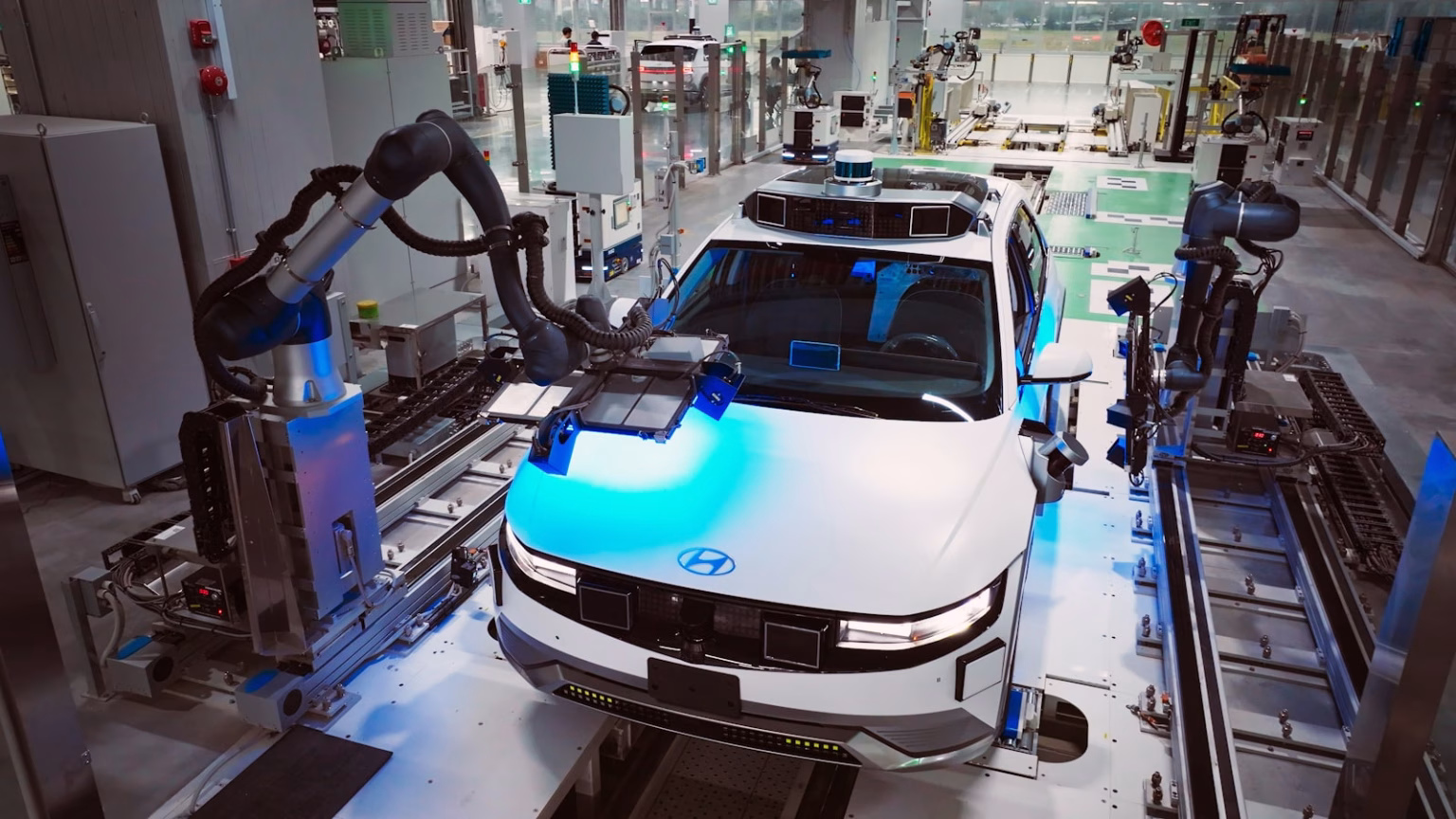 Sistema de vision artificial inspeccionando piezas en un entorno industrial