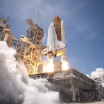 Lanzamiento de cohete, imagen temática para el hito orbital de Isar Aerospace en Europa.