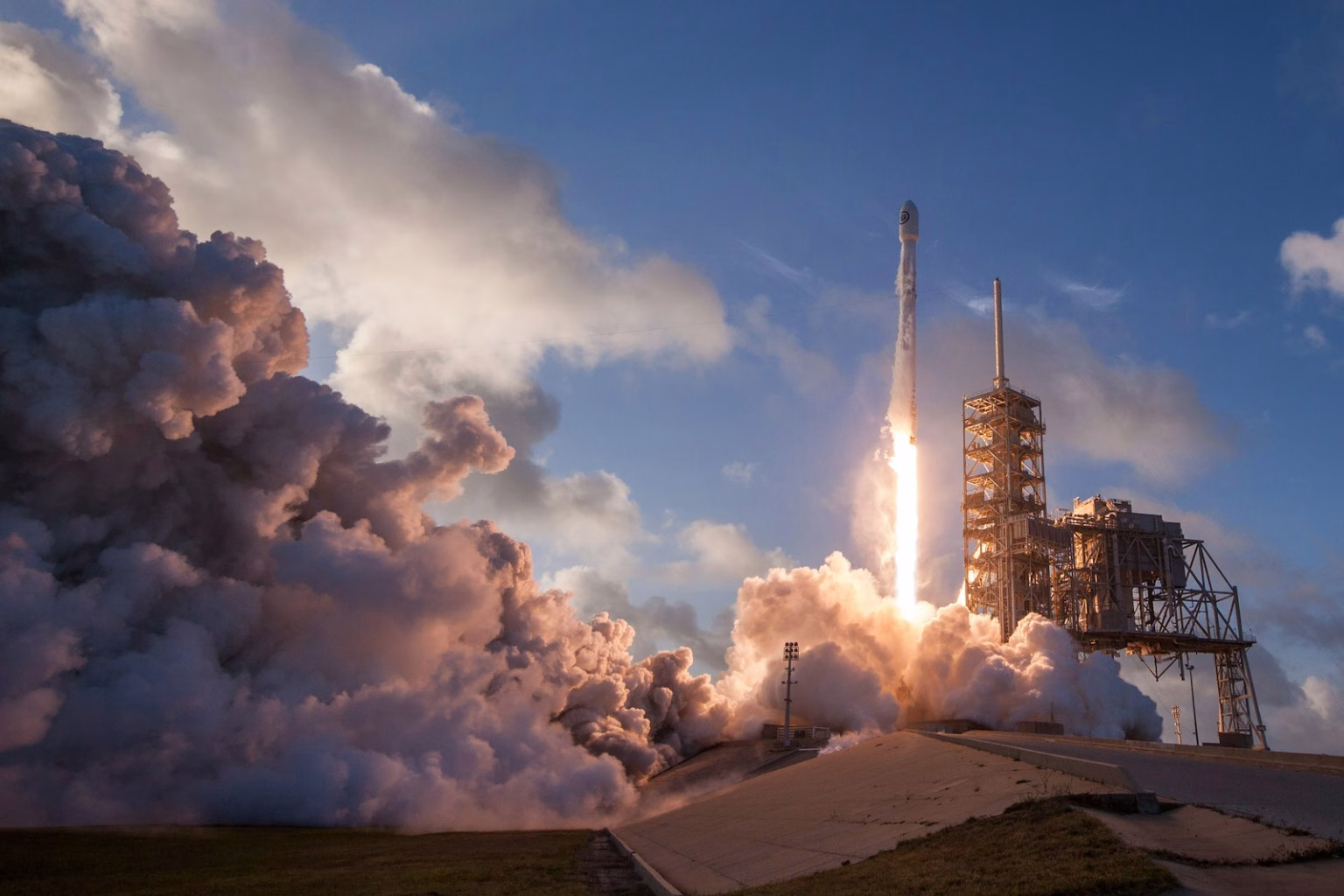 Lanzamiento de un cohete como símbolo de la nueva industria espacial europea