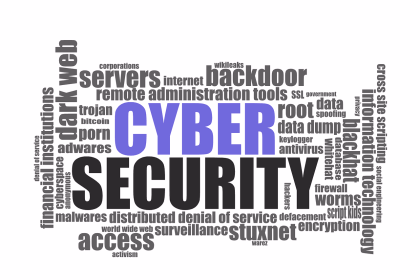 Concepto visual de ciberseguridad con un ordenador y símbolos digitales