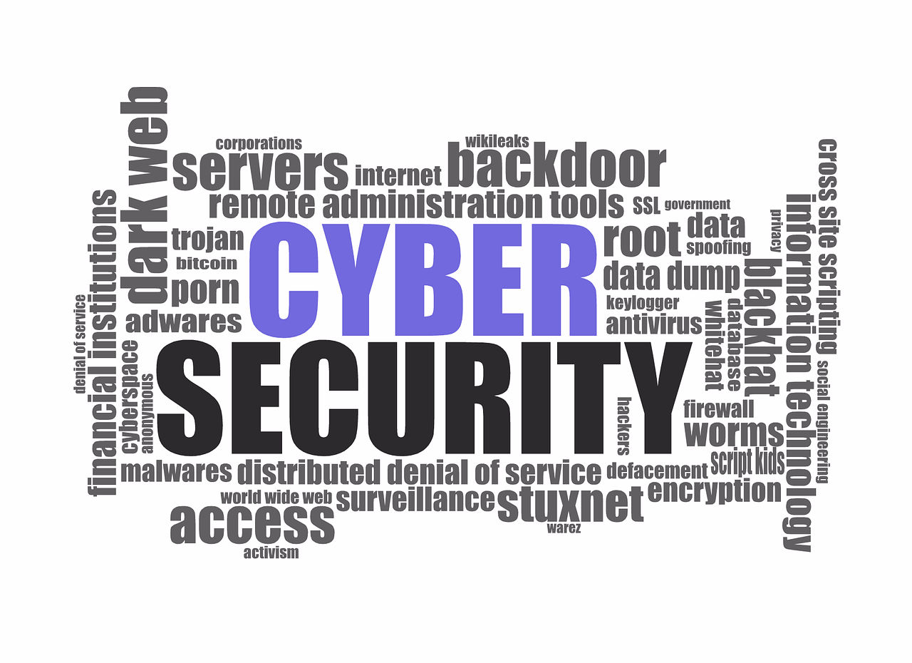 Concepto visual de ciberseguridad con un ordenador y símbolos digitales