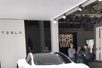 Prototipo del Tesla Roadster expuesto en un evento