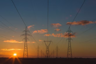Infraestructura energética para ilustrar control de reactores de fusión