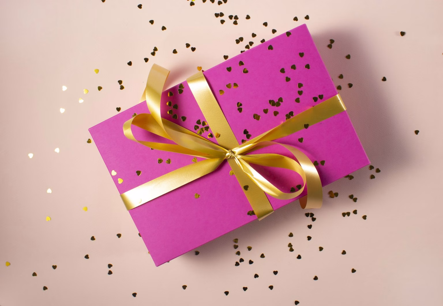 Cajas de regalo preparadas para una campaña corporativa de empleados