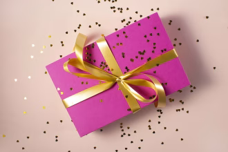 Cajas de regalo preparadas para una campaña corporativa de empleados