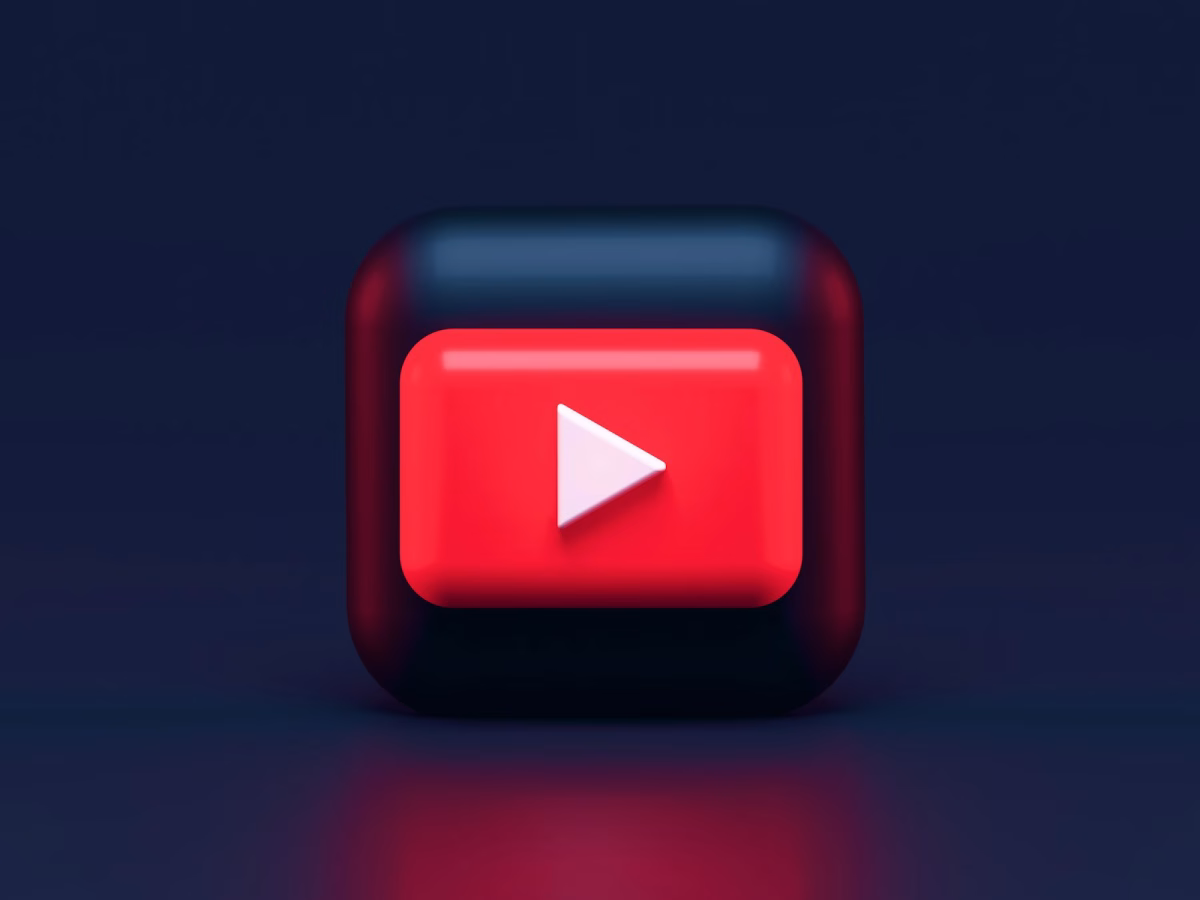 Iconos de redes sociales en una pantalla de móvil