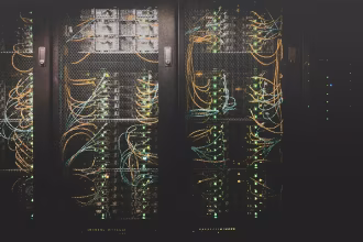 Infraestructura de servidores para computación de inteligencia artificial